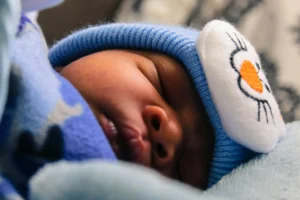 sleeping baby showing calm nap routine with proper baby wake window timing